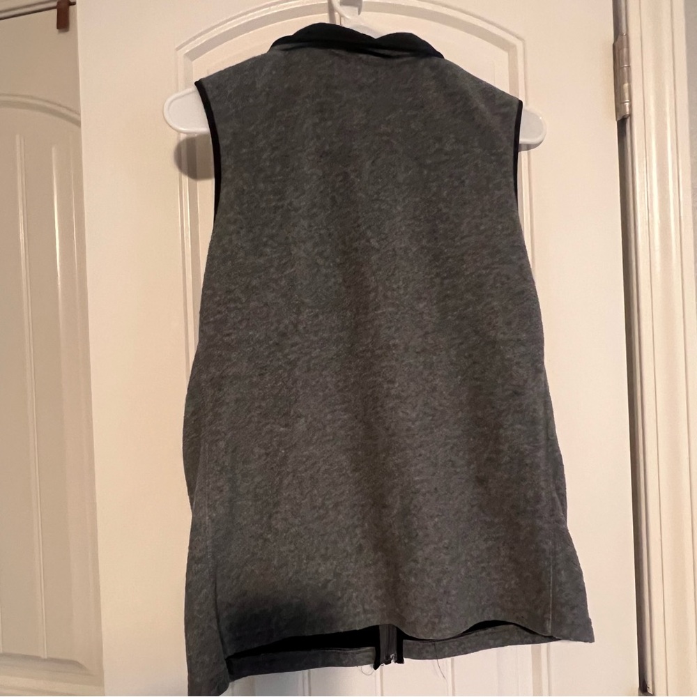 🍒  Old Navy Charcoal Fleece Vest (Free with another purchase) - Picture 7 of 8